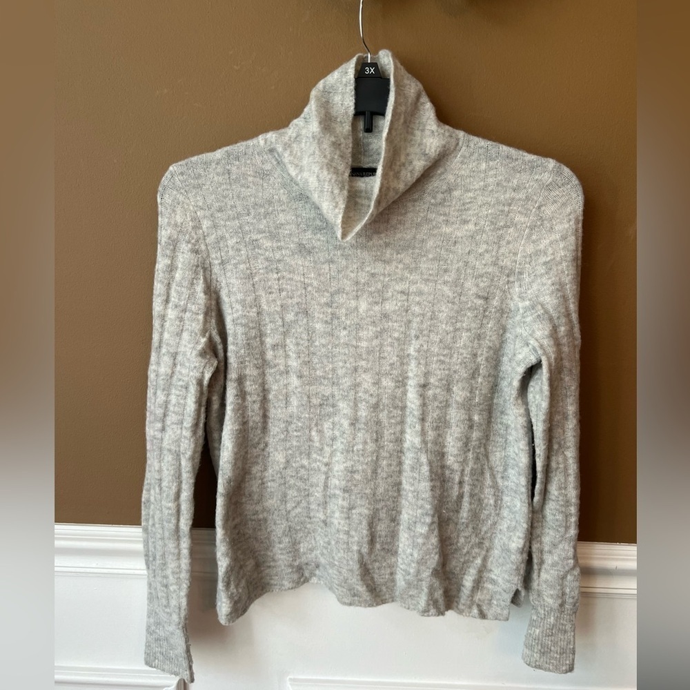 Banana Republic Women’s Gray Cowl Neck Sweater with Ribbed Texture Size Small